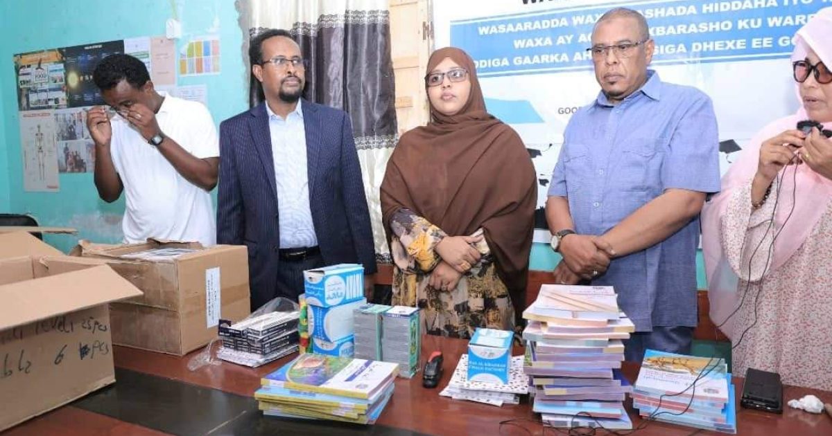 Wasaaradda Waxbarashada oo Agab wax lagu barto ku wareejisay Guddiga Xabsiyada ee Golaha Shacabka