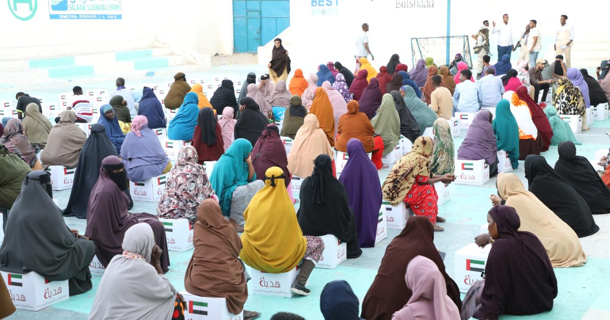 Raashiin gargaar ah oo ka timid Imaaraadka oo laga qeybiyay Xamar weyne “SAWIRRO”