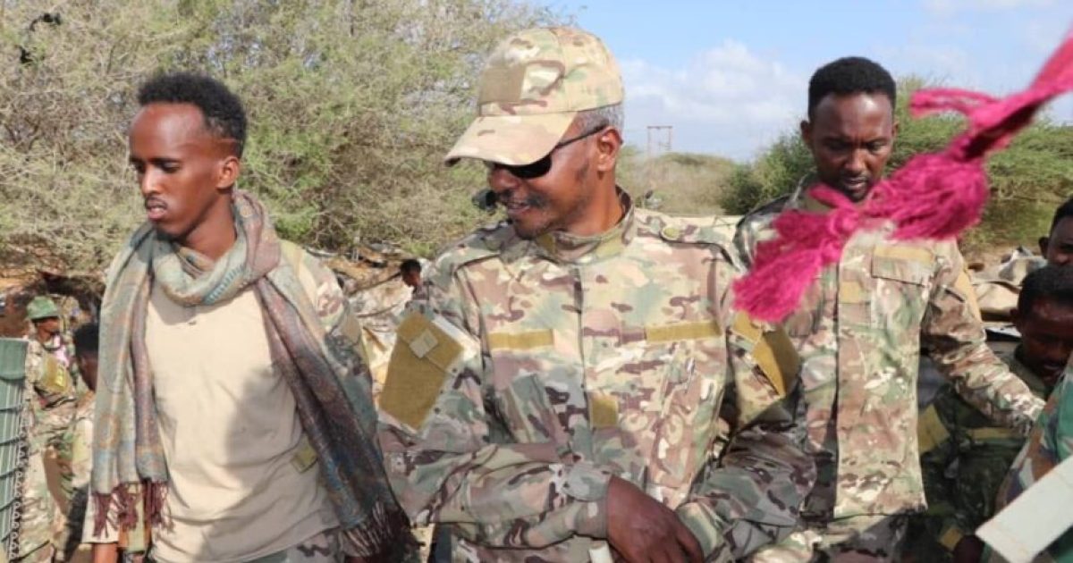 Taliyaha Ciidanka Dhulka oo booqday Taliska Ciidanka ee Arbacow