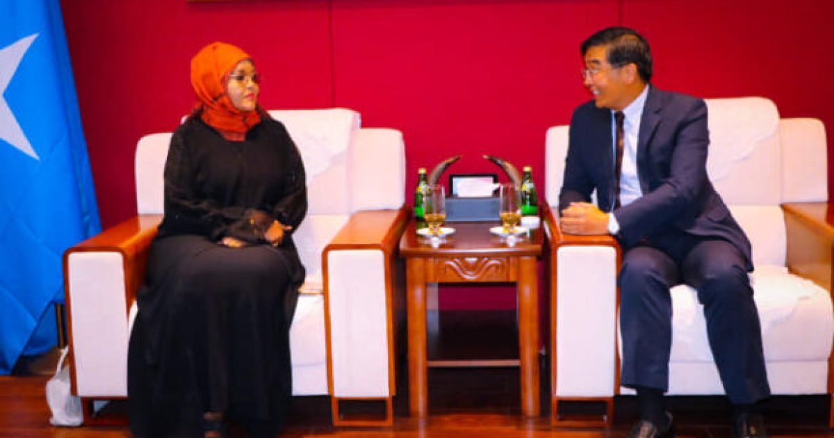 Guddoomiye Ku-xigeenka kowaad ee Golaha Shacabka oo kulan la qaadatay Safiirka Shiinaha