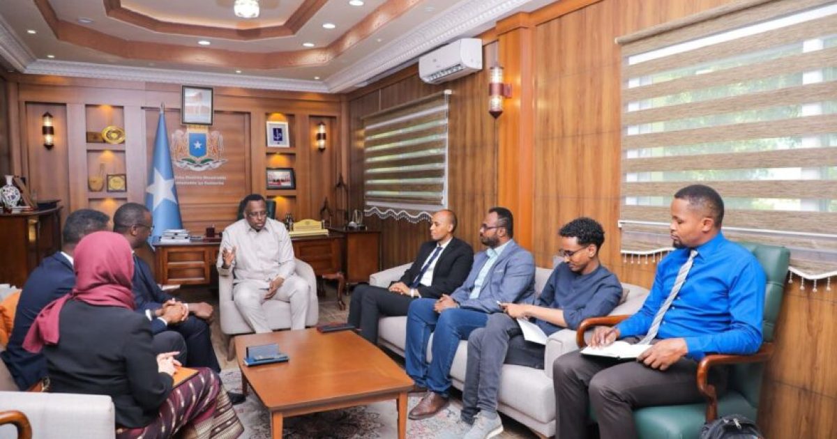 Wasiirka Cadaaladda XFS oo qaabilay Madaxweynaha Hay’adda Interpeace