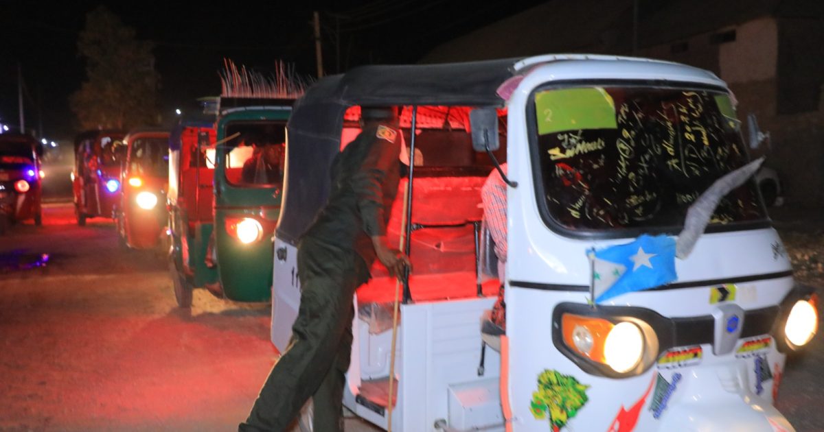 Ciidamada ammaanka Dagmada Gaalkacyo oo gacanta ku dhigay 30 dhallinyaro ah oo ku eedeeysan qalqal gelin amni “SAWIRRO”