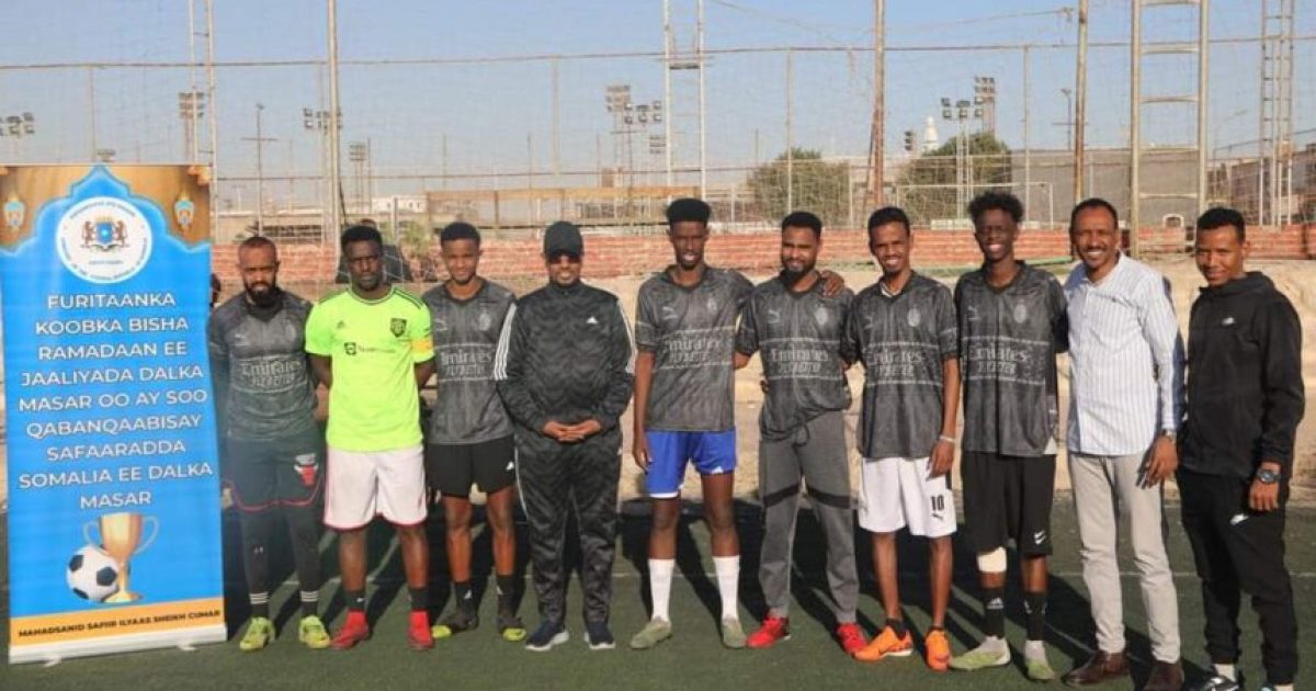 Safiirka Soomaaliya ee dalka Masar oo furay Tartanka Koobka Ramadaanka ee Jaaliyadda Soomaaliyeed