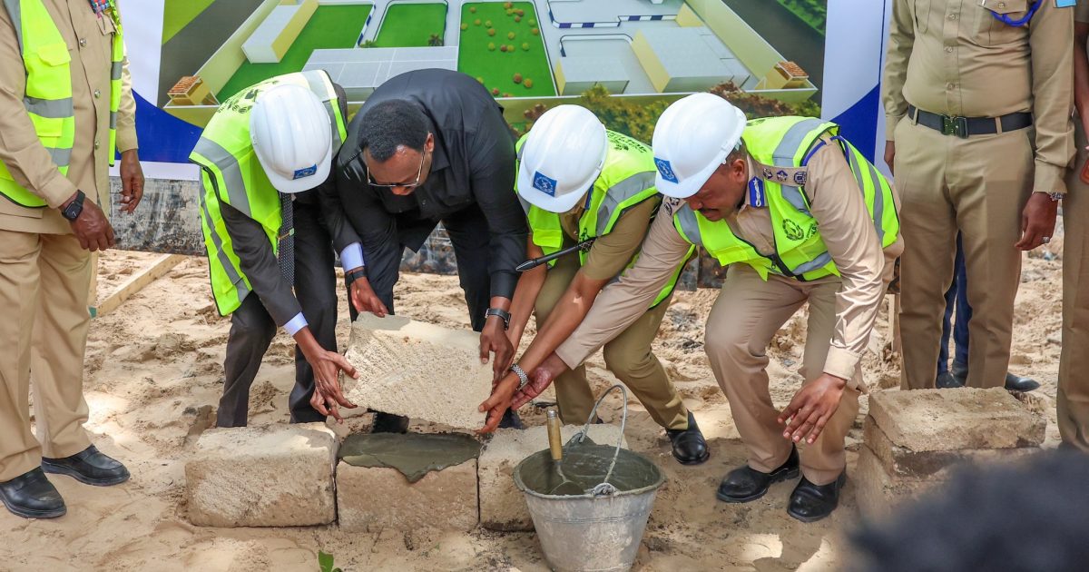 Ra’iisul Wasaare ku-xigeenka oo dhagax dhigay dhismaha Laanta socotada Booliska