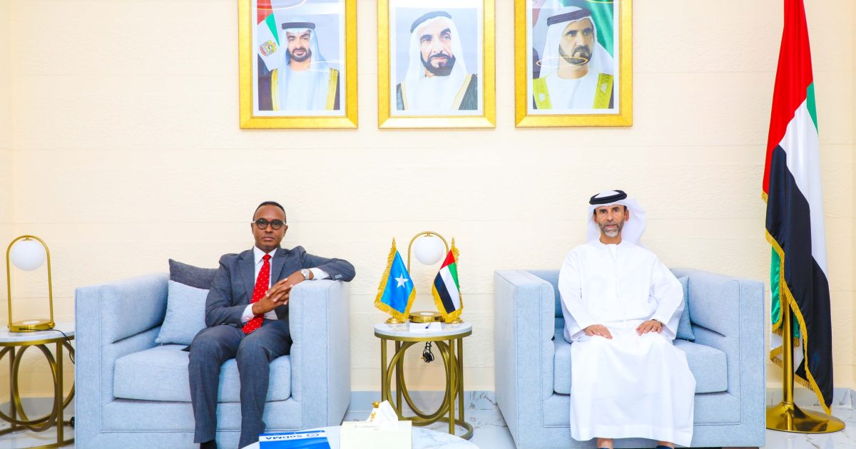 Guddoomiyaha Hay’adda SoDMA oo kulan mira dhal ah la qaatay Safiirka Imaaraadka ee Soomaaliya “SAWIRRO”