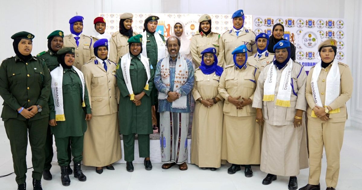 Madaxweyne Xasan Sheekh oo kulan dhiirragalin ah la qaatay Saraakiisha Haweenka ah ee Ciidanka Qalabka Sida