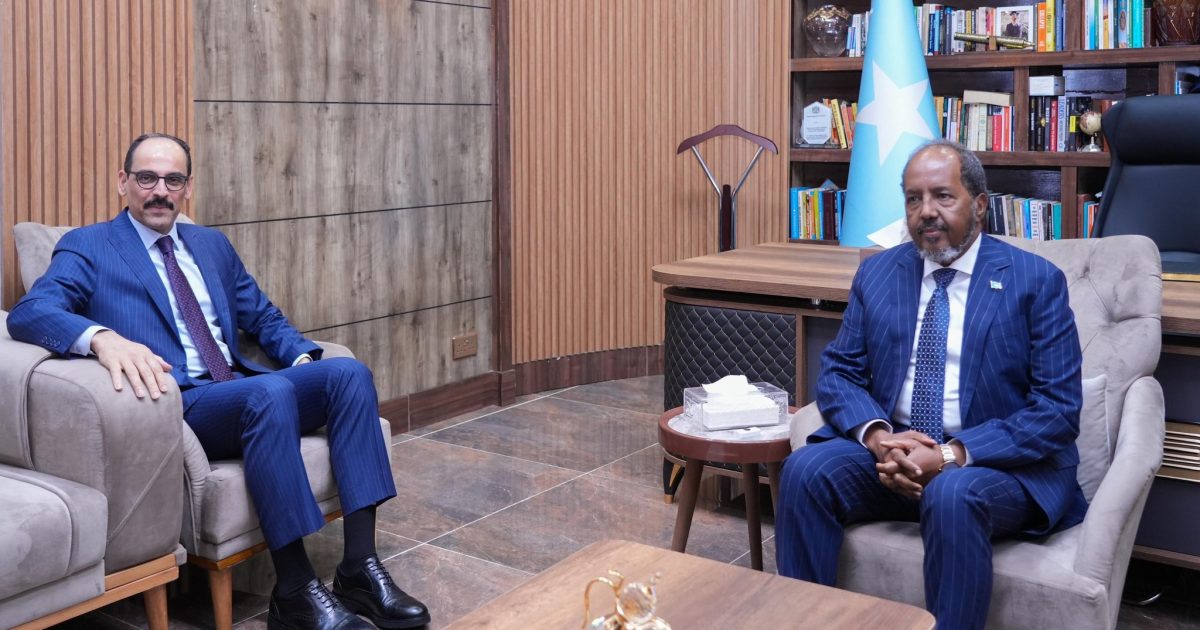 Madaxweyne Xasan Sheekh oo madaxtooyada Qaranka ku qaabiley Madaxa Hay’adda Sirdoonka Qaranka Turkiga