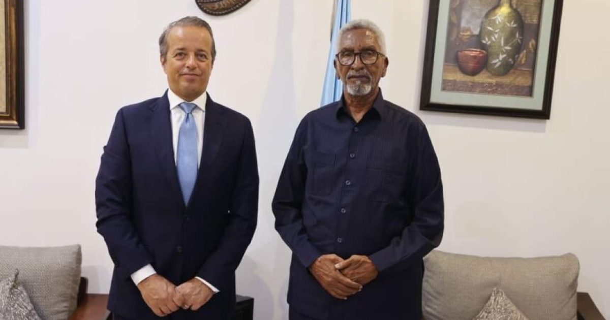 Guddoomiyaha Aqalka Sare oo hooygiisa ku qaabbilay safiirka Talyaaniga 