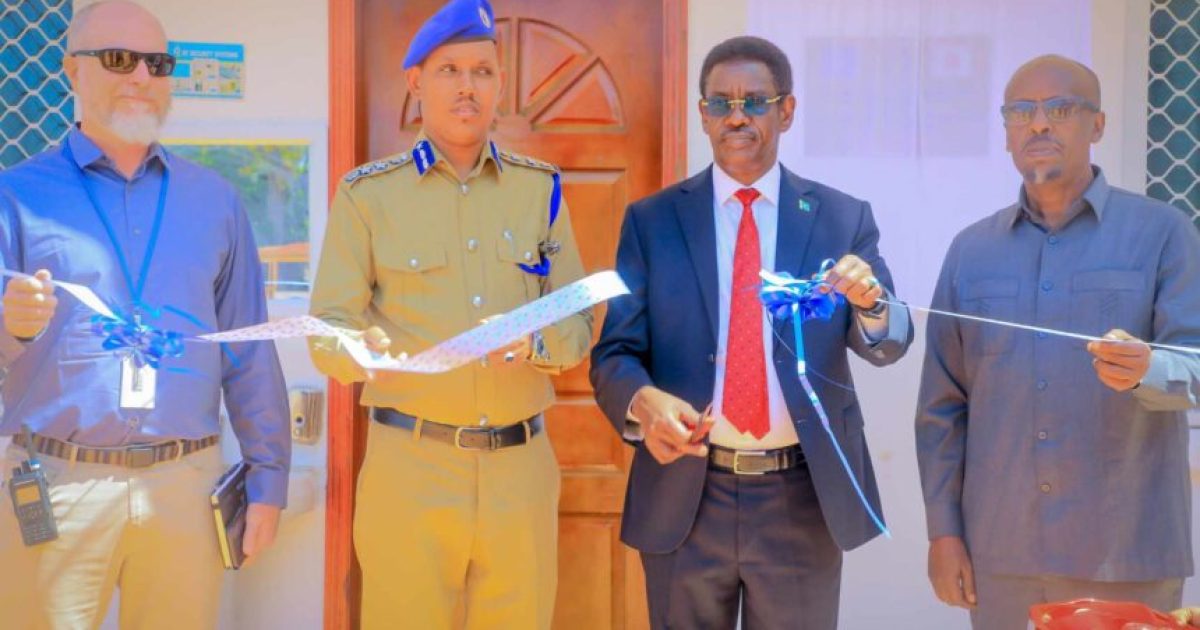 Wasiirka amniga XFS oo xarigga ka jaray dhismayaal lagu soo kordhiyay xarunta Miina baarista Booliska