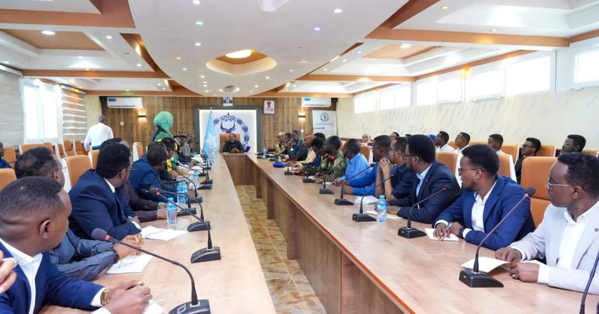 Madaxweyne Xasan Sheekh oo shir guddoomiyay kulan looga hadlayay Amniga Caasimadda