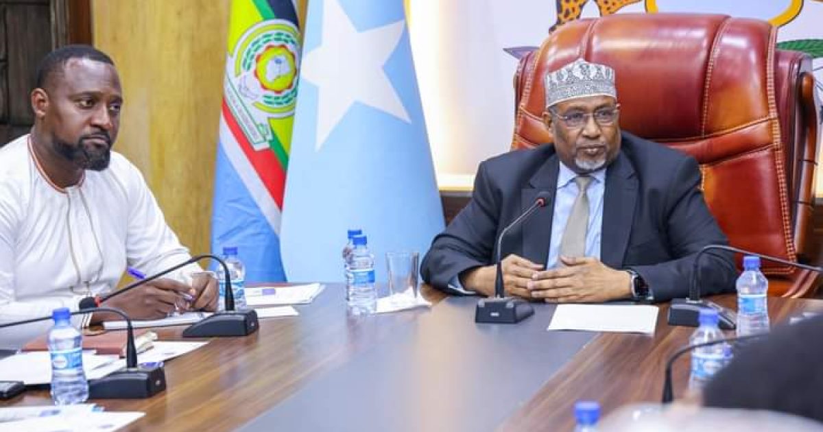 Guddoomiye Aadan Madoobe oo la kulmay Xubno ka tirsan Baarlamaanka EAC