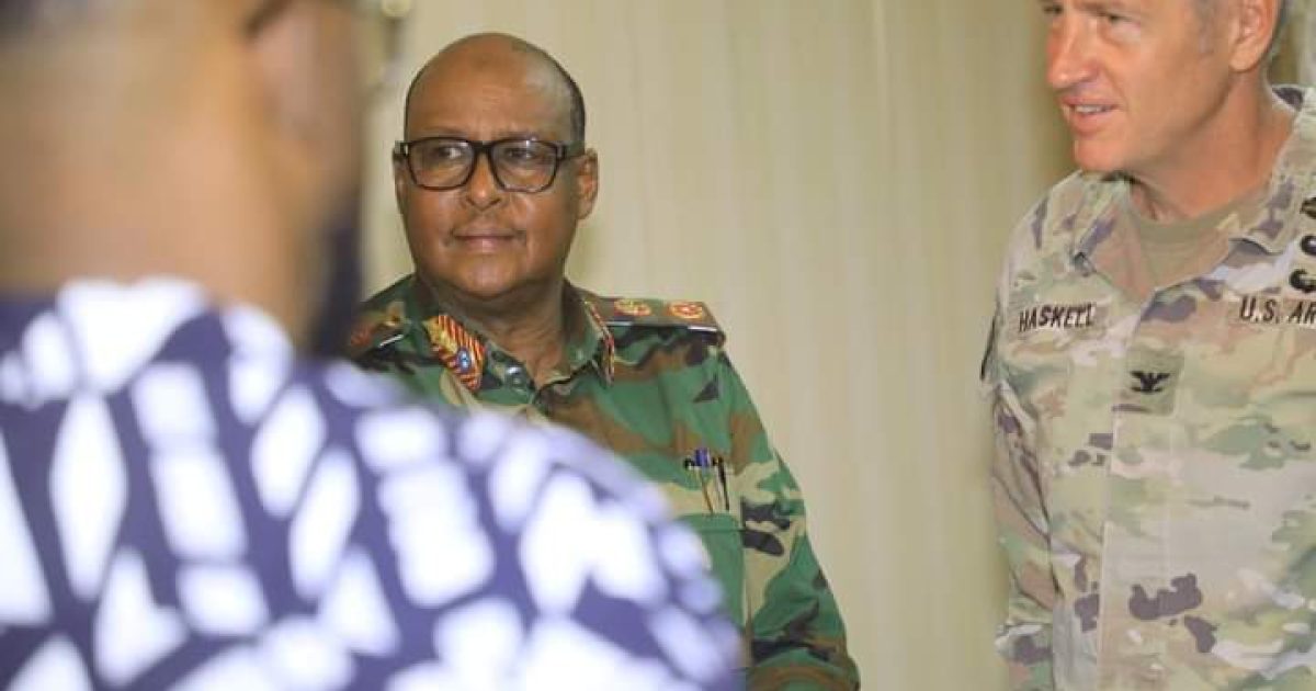 Taliyaha CXDS oo Saraakiil Mareykan ah kala hadlay xoojinta dagaalka ka dhanka ah argagixisada