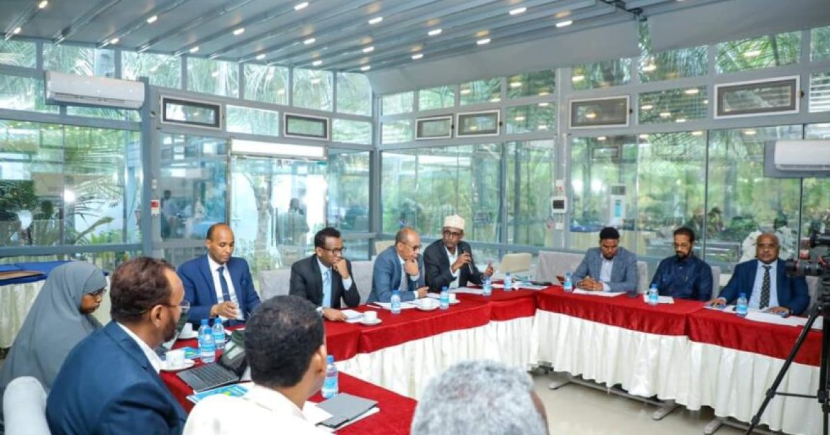 Wasiir kuxigeenka Cadaaladda XFS oo daahfuray Shir Wadatashi ah oo ku saabsan hannaanka Federaaleynta Asluubta Soomaaliyeed.