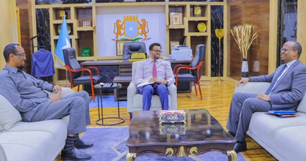 Wasiirka Isgaarsiinta XFS oo kulan la qaatay hoggaanka Hay’adda Isgaarsiinta Qaranka