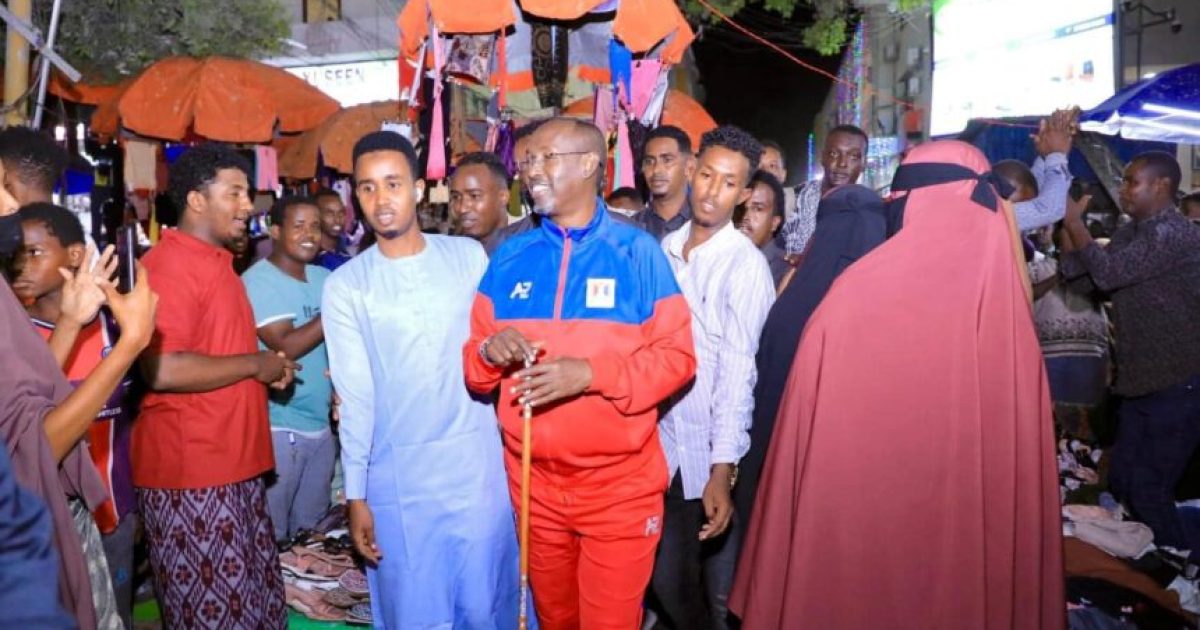 Guddoomiya Gob.Banaadir oo kormeeray goobo badan oo ay ka socdaan dhaqdhaqaaq ganacsi