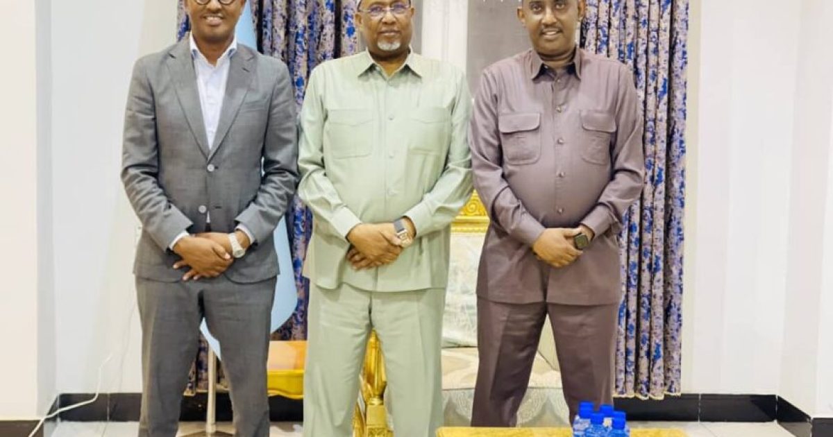 Guddoomiyaha Golaha Shacabka FS oo la kulmay Madaxda Hay’adda Maareynta Musiibooyinka Qaranka