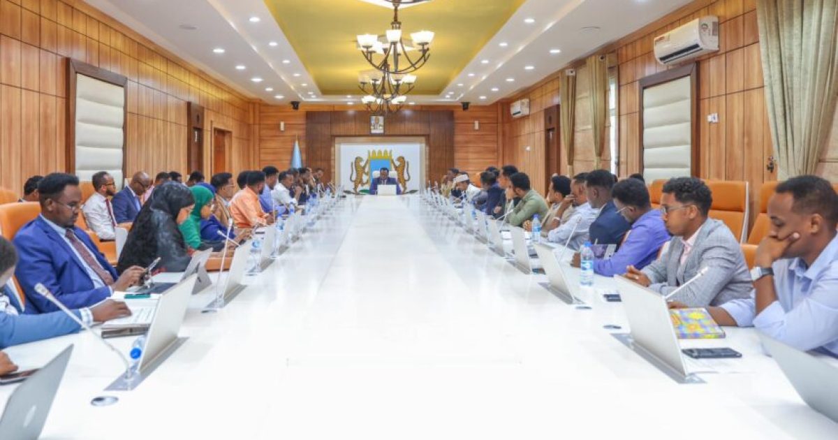 Golaha Wasiirrada oo loo qeybiyay heshiis Iskaashi oo dhanka Difaaca ah oo dhaxmara dalalka Soomaaliya iyo Kenya