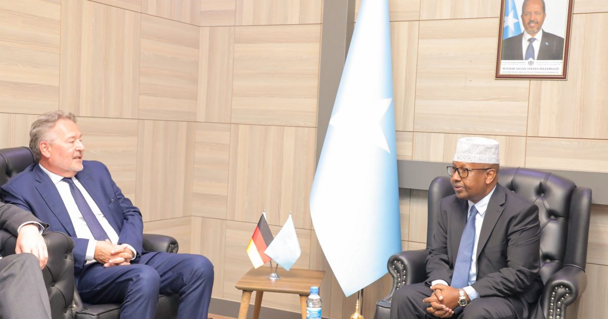 Wasiirka Arrimaha Dibadda Soomaaliya oo qaabilay wafdi ka socda Jarmalka oo uu kala hadlay sare u qaadidda xiriirka labo dal