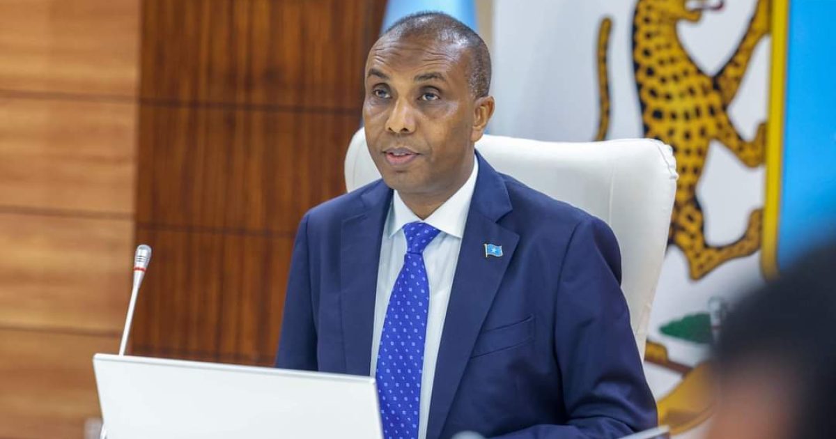 Ra’iisul Wasaare Xamsa oo ku bogaadiyey Shaqaalaha Soomaaliyeed hawlkar-nimadooda