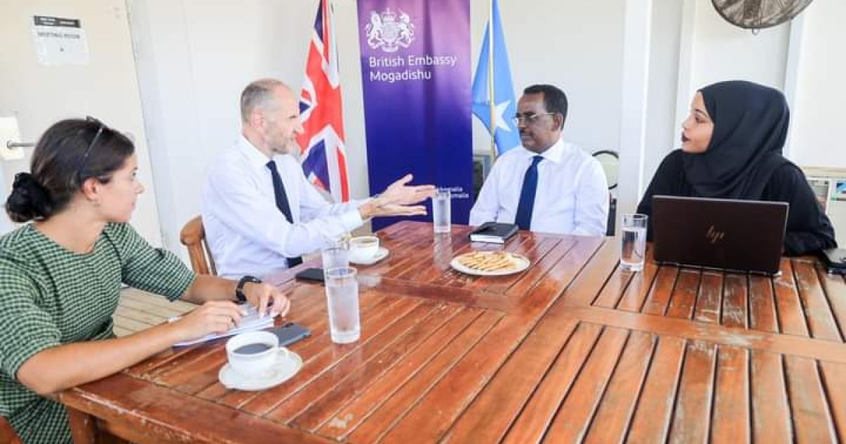 Wasirka Arrimaha Gudaha XFS oo la kulmay Safiirka UK ee Soomaaliya