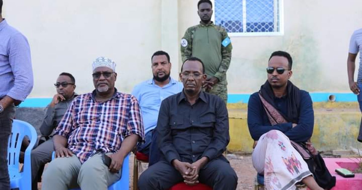 Taliyaha Hay’adda Sirdoonka oo Beladweyne kula kulmay qeybaha bulshada