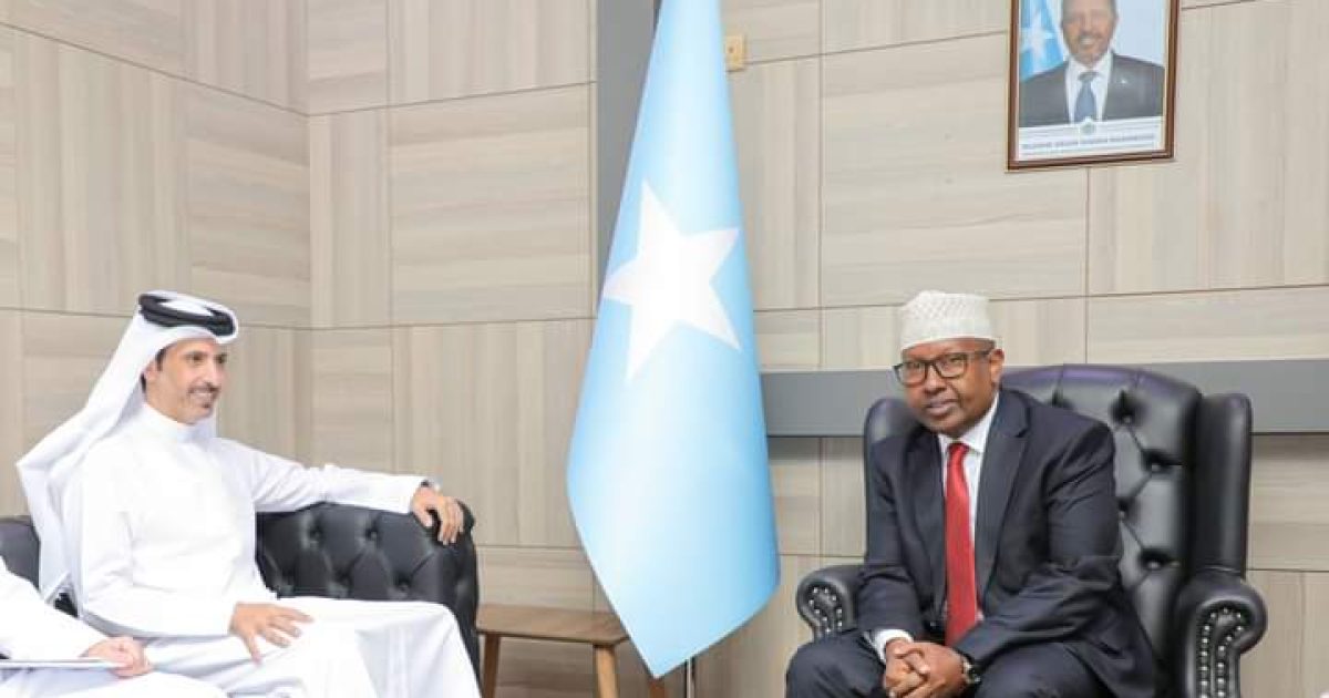 Wasiirka Arrimaha Dibadda Soomaaliya oo kala hadlay xiriirka labo geesoodka Safiirka Qatar
