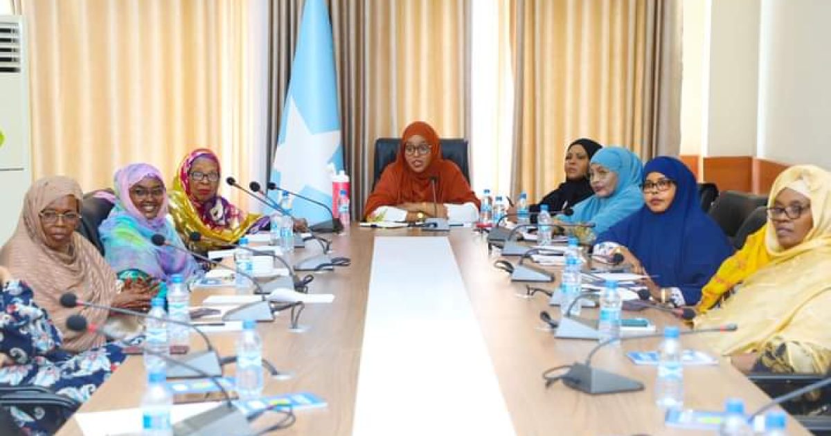 Xildhibaannada Haweenka Labada Aqal oo la kulmay xubno ka tirsan Ururada Bulshada Rayidka