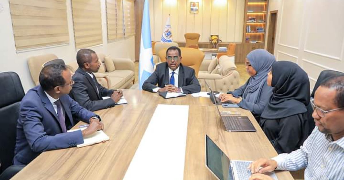 Wasiirka Arrimaha Gudaha oo la kulmay Madaxa howlgalka Hay’adda IOM ee Soomaaliya