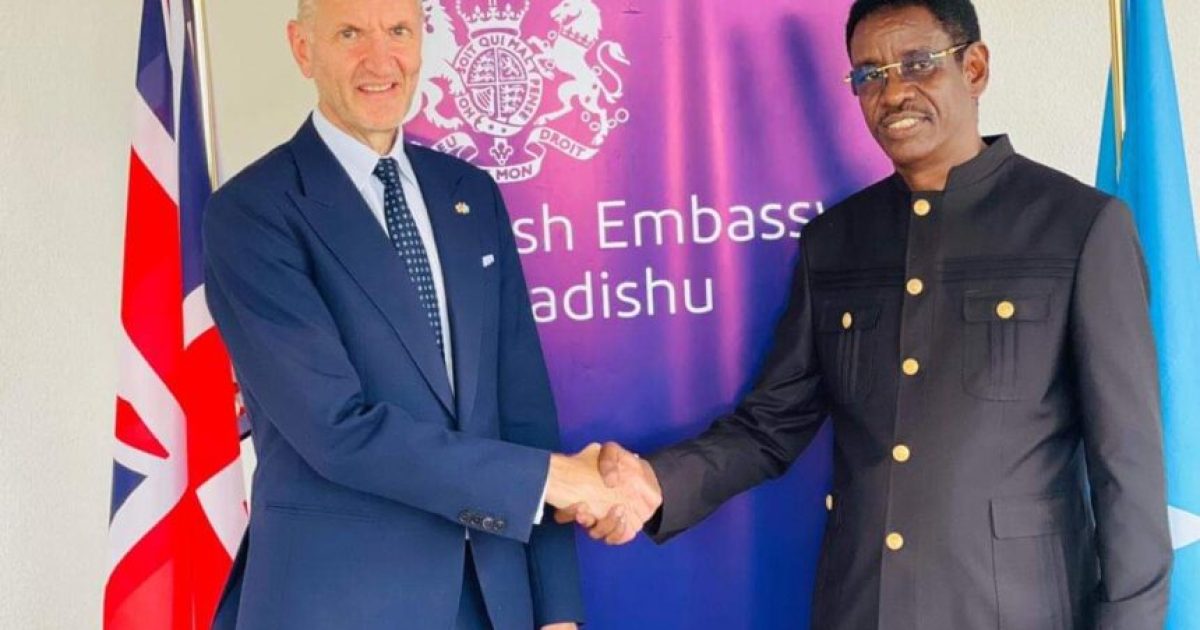 Wasiirka Amniga Gudaha XFS oo kulan la qaatay Safiirka UK ee Soomaaliya