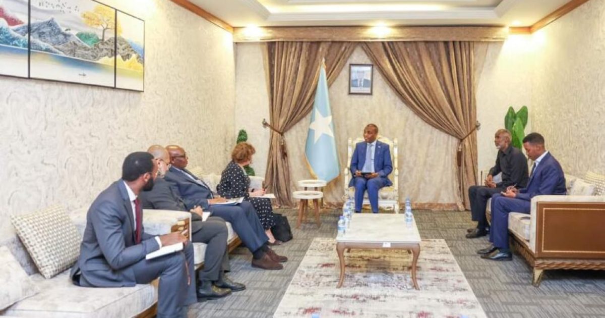 Ra’iisulwasaaraha XFS oo kulan saagootin ah kula qaatay xafiiskiisa Wakiilka gaarka ah ee xoghayaha QM u qaabilsanayd Soomaaliya