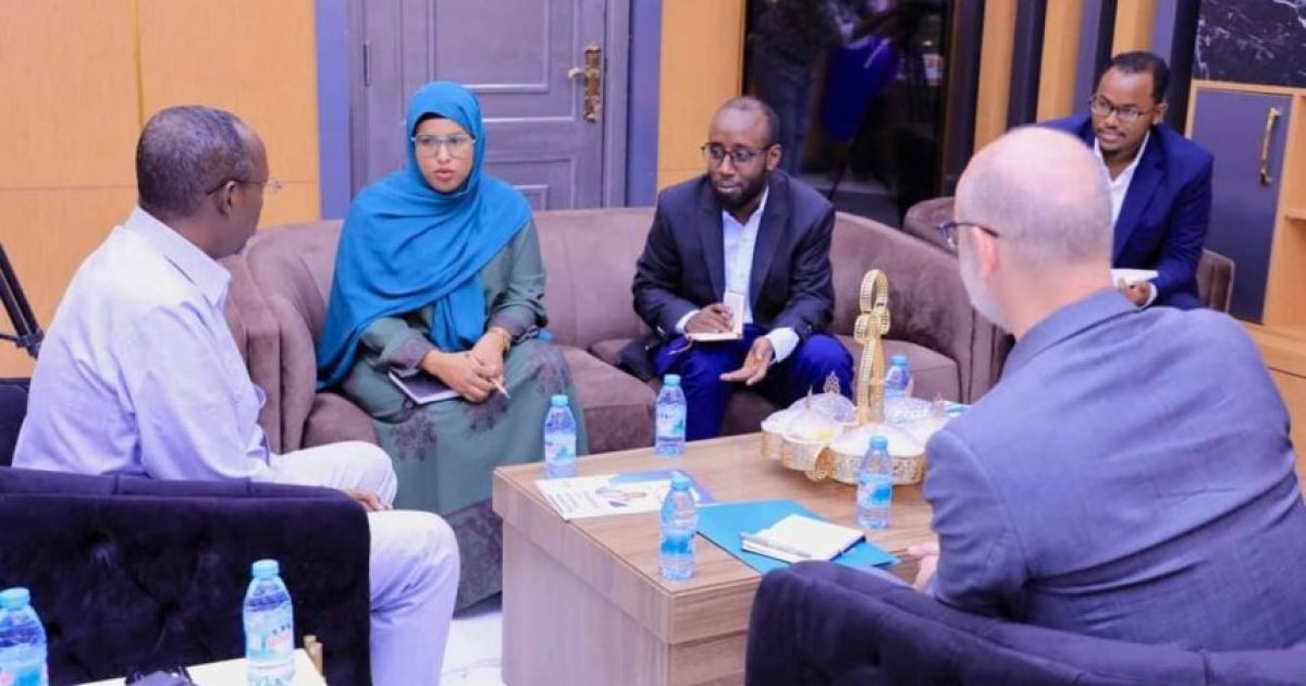 Guddoomiyaha Gobolka Banaadir oo la kulmay Ku-xigeenka Wakiilka Qaramada Midoobe ee Soomaaliya