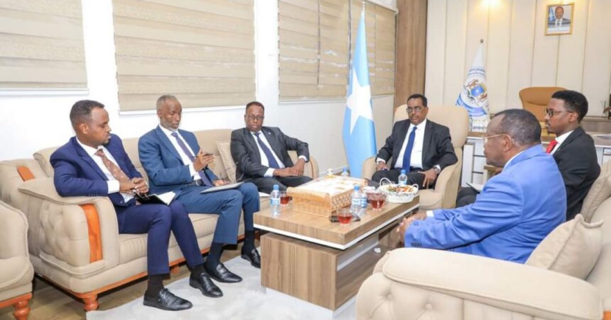 Wasiirka arrimaha Guddaha oo Shir guddoomiyey kulanka Guddiga Qaban qaabada Maalmaha Xoriyadda