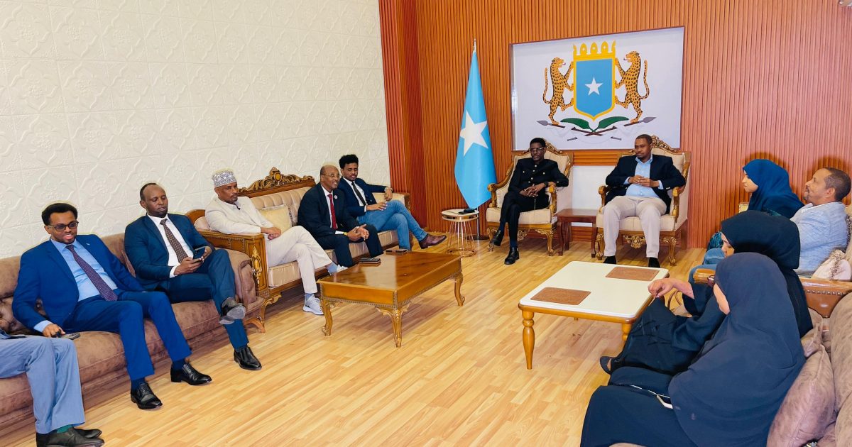 Xildhibaano ka tirsan Baarlamaanka Kenya oo Muqdisho lagu soo dhaweeyey