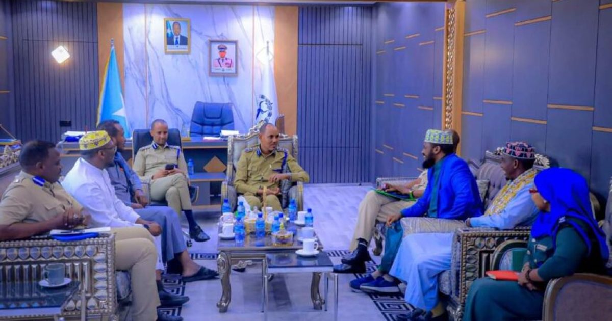 Taliyaha Ciidanka Booliska oo kulan la qaatay qaar ka mid ah Culimada Soomaaliyeed