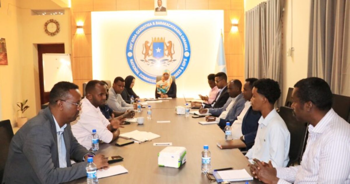 Guddoomiyaha Hay’adda qaxootiga oo kulan la qaadatay qaar ka mid ah Hay’adaha samafalka