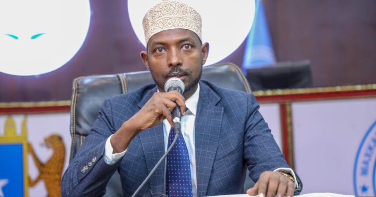 Guddoomiyaha Maxkamadda Sare Shir guddoomiyay kulan looga hadlayay wada shaqeynta Booliska iyo hay’addaha Cadaaladda