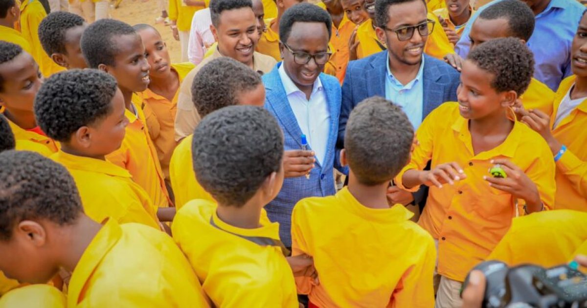 Kumanaan Arday ah oo maanta u soo dhammaaday Imtixaanka Shahaadiga ee Dugsiyada dhaxe 