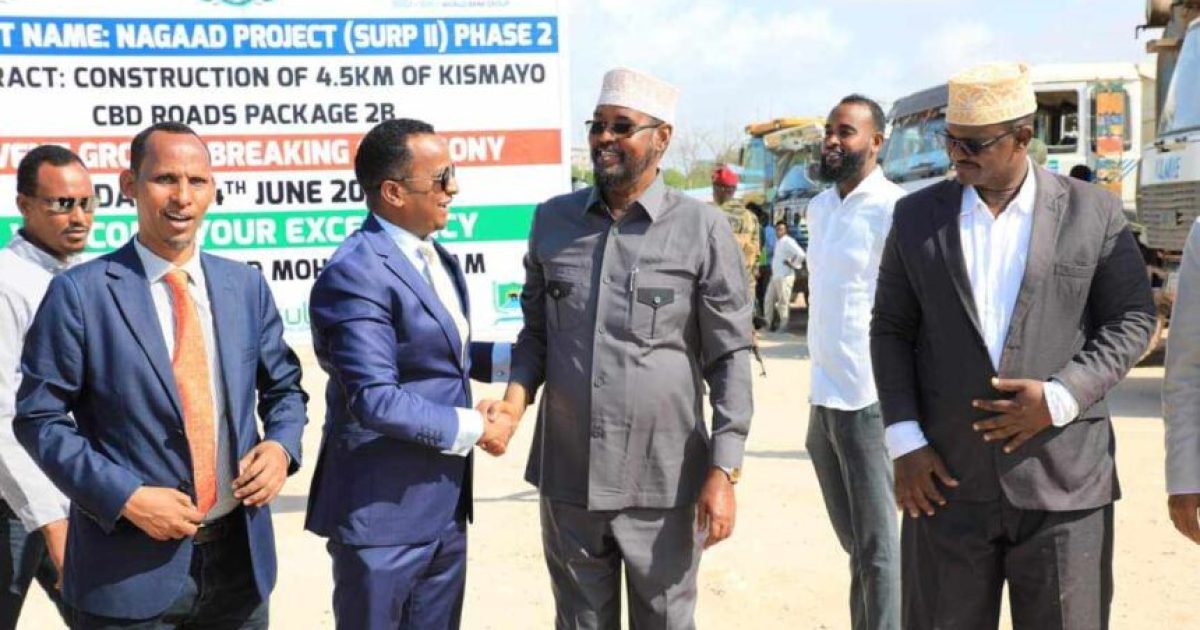 Madaxweynaha Jubbaland oo Kismaayo ka dhagax dhigay waddo laami ah