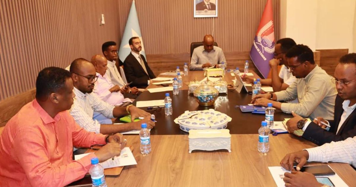 Agaasimaha Arrimaha Bulshada Gobolka Banaadir oo kulan la yeeshay guddiga udxiyada