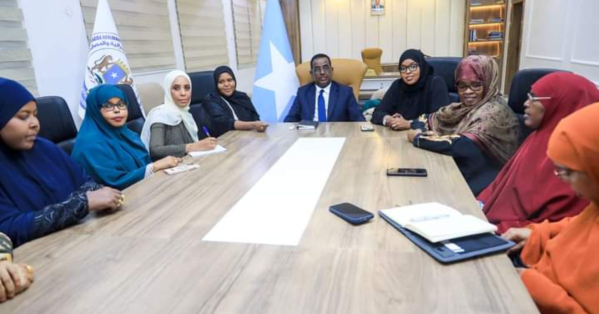 Kutlada Haweenka Labada Aqal oo kulan la qaatay Wasiirka Arrimaha Gudaha XFS