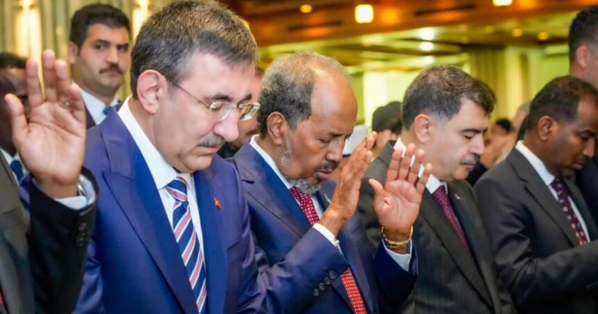 Madaxweynaha JFS oo Salaadda kula tukaday Masjid ku yaala Ankara Madaxda iyo Bulshada Muslimiinta dalka Turkiga