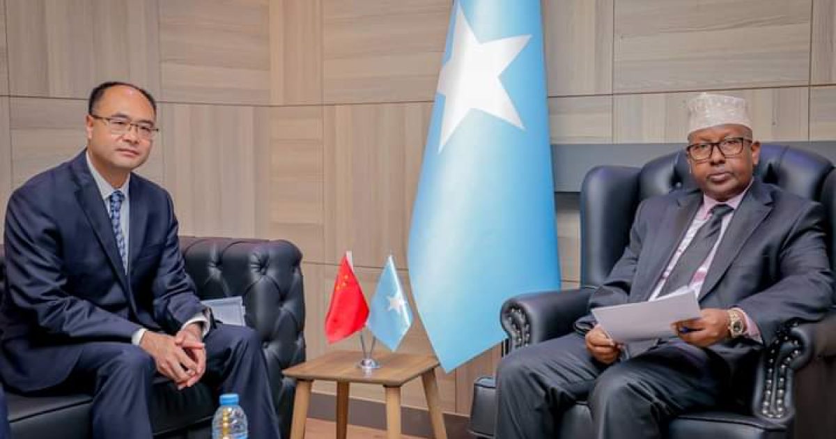 Wasiirka Arrimaha Dibadda oo kala hadlay Siihayaha Safaaradda Shiinaha arrimo muhiim ah