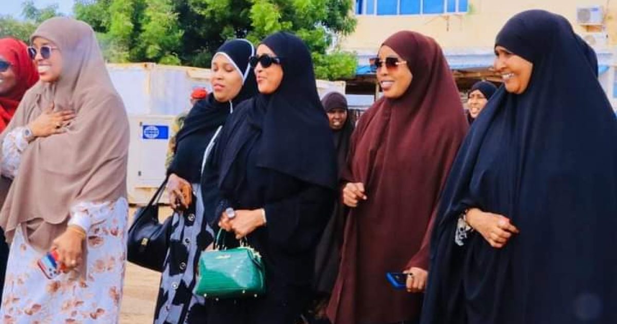 Xubno ka tirsan guddiyada haweenka labada Gole ee Baarlamaanka JFS oo gaaray Kismaayo