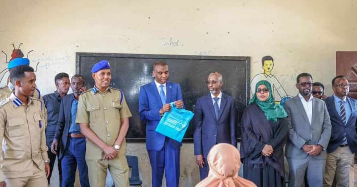 Ra’iisul Wasaare Xamsa oo furay Imtixaanka Dugsiyada Sare ee Dalka