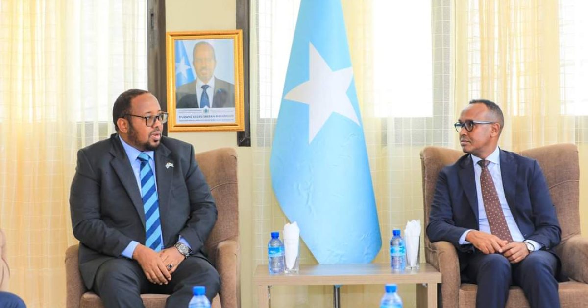 Guddoomiyaha SoDMA oo Xafkiisa kusoo dhaweeyay Hoggaamiyaha Maamulka Khaatumo