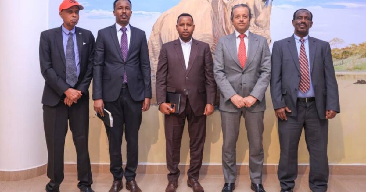 Agaasimaha Guud ee Wasaaradda Gaadiidka oo la kulmay Safiirka Talyaaniga