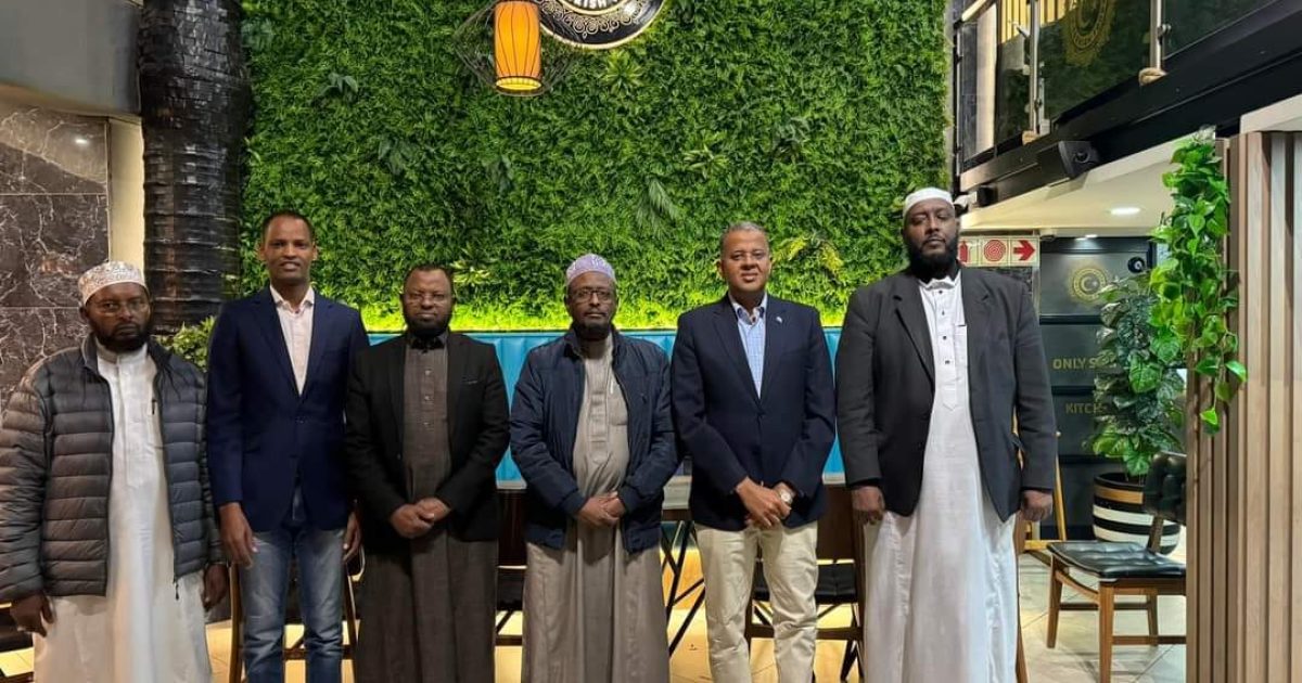 Safiirka Soomaaliya ee dalka koonfur africa oo kulan la yeeshay Culumada Soomaaliyeed ee dalkaas