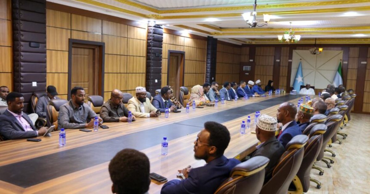 Guddoomiyaha Golaha Shacabka BJFS oo guddoomiyay shirka Guddiga joogtada ah iyo kan Wakiiladda Jubbaland
