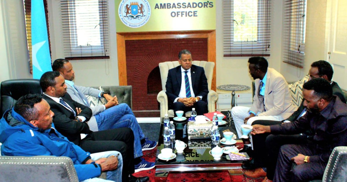 Safiirka Soomaaliya ee Dalka koonfur Afrika oo kulan la qaatay Madaxda Jaaliyadda Soomaaliyeed ee Dalkaas