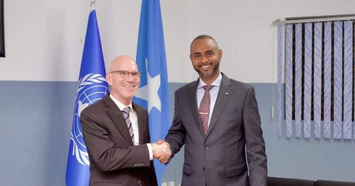 Wasiirka Gaashaandhigga XFS oo la kulmay James Swan